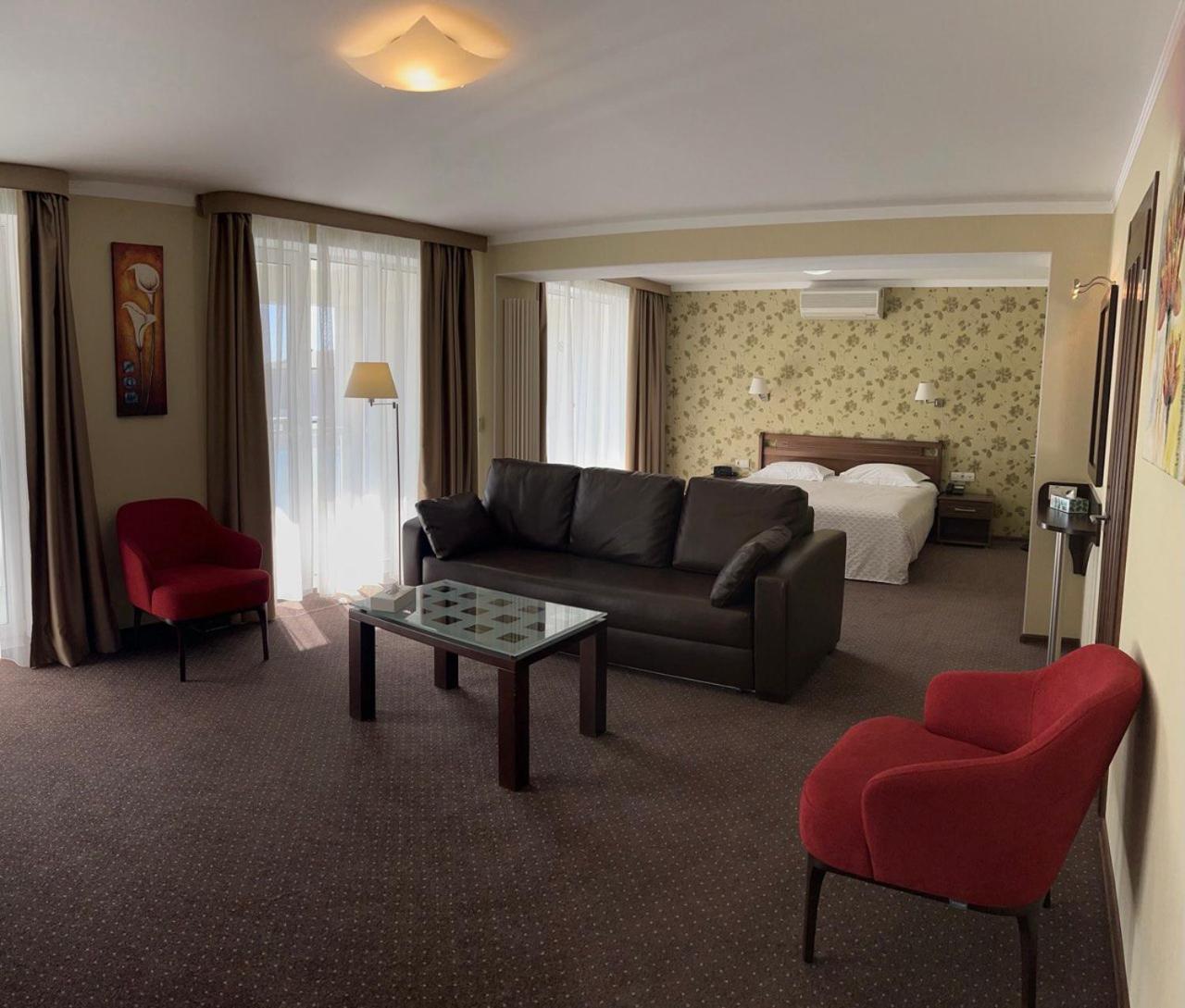 Grand-Marine Hotel & Spa Burlach'ya Balka Buitenkant foto