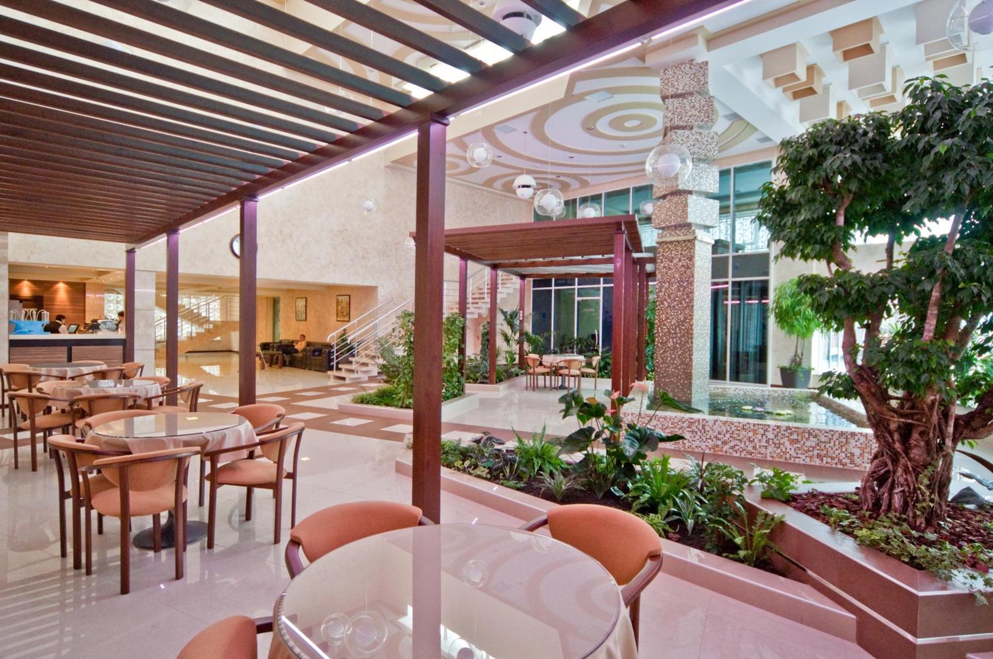 Grand-Marine Hotel & Spa Burlach'ya Balka Buitenkant foto